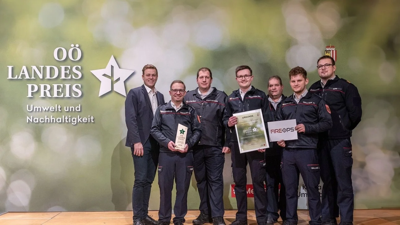 Team FireOPS bei der Verleihung des OÖ Landespreises Umwelt und Nachhaltigkeit 2024